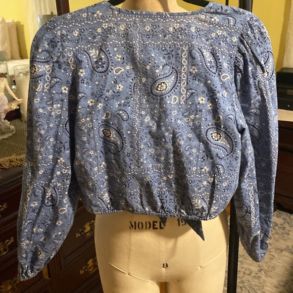 American Eagle Crop Top - Picture 3 of 4